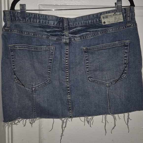 -- Converse Denim Mini Skirt Pre-owned Distressed - Picture 2 of 4